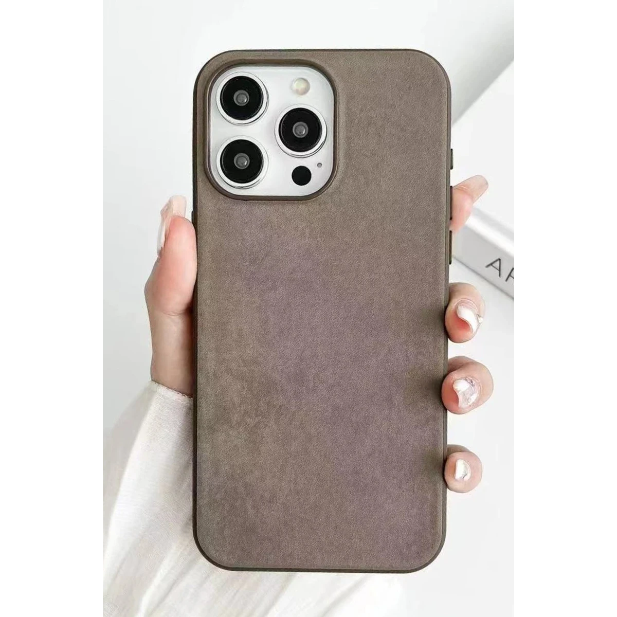 Newface Apple iPhone 15 Pro Kılıf Karen Magsafe Kapak - Kahverengi