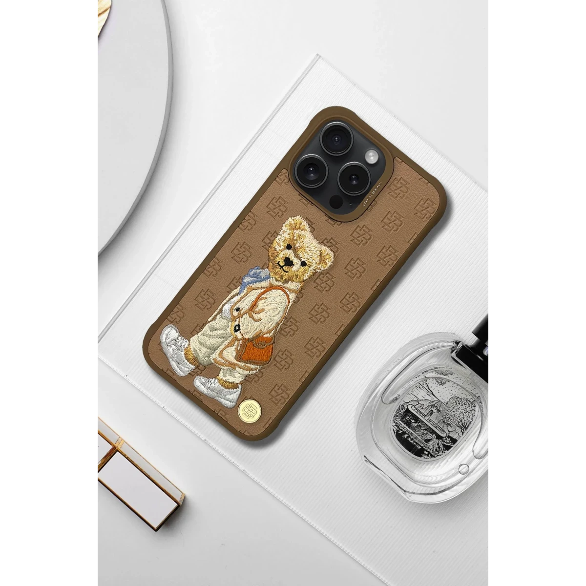 ZuckBear Apple iPhone 15 Pro Max Paris Gentleman Kapak - Bow Tie
