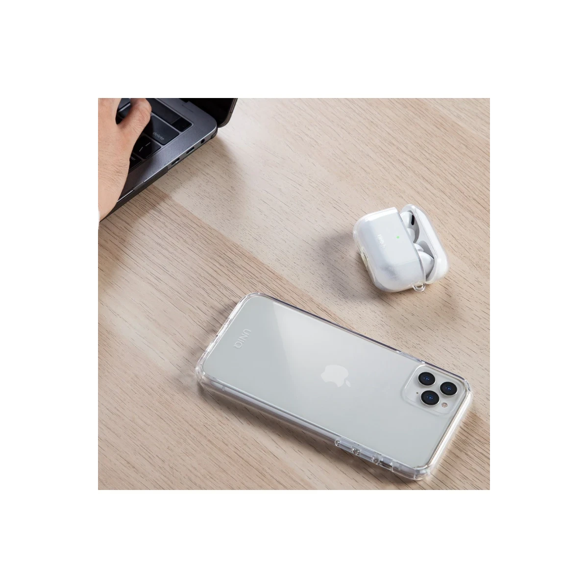 Uniq Apple Airpods Pro 2 (2.nesil) Glase Silikon Kılıf - Şeffaf