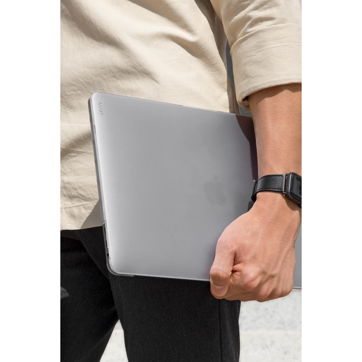 Uniq Apple Macbook Air 13 (2022) Vero Macbook Kapak - Şeffaf