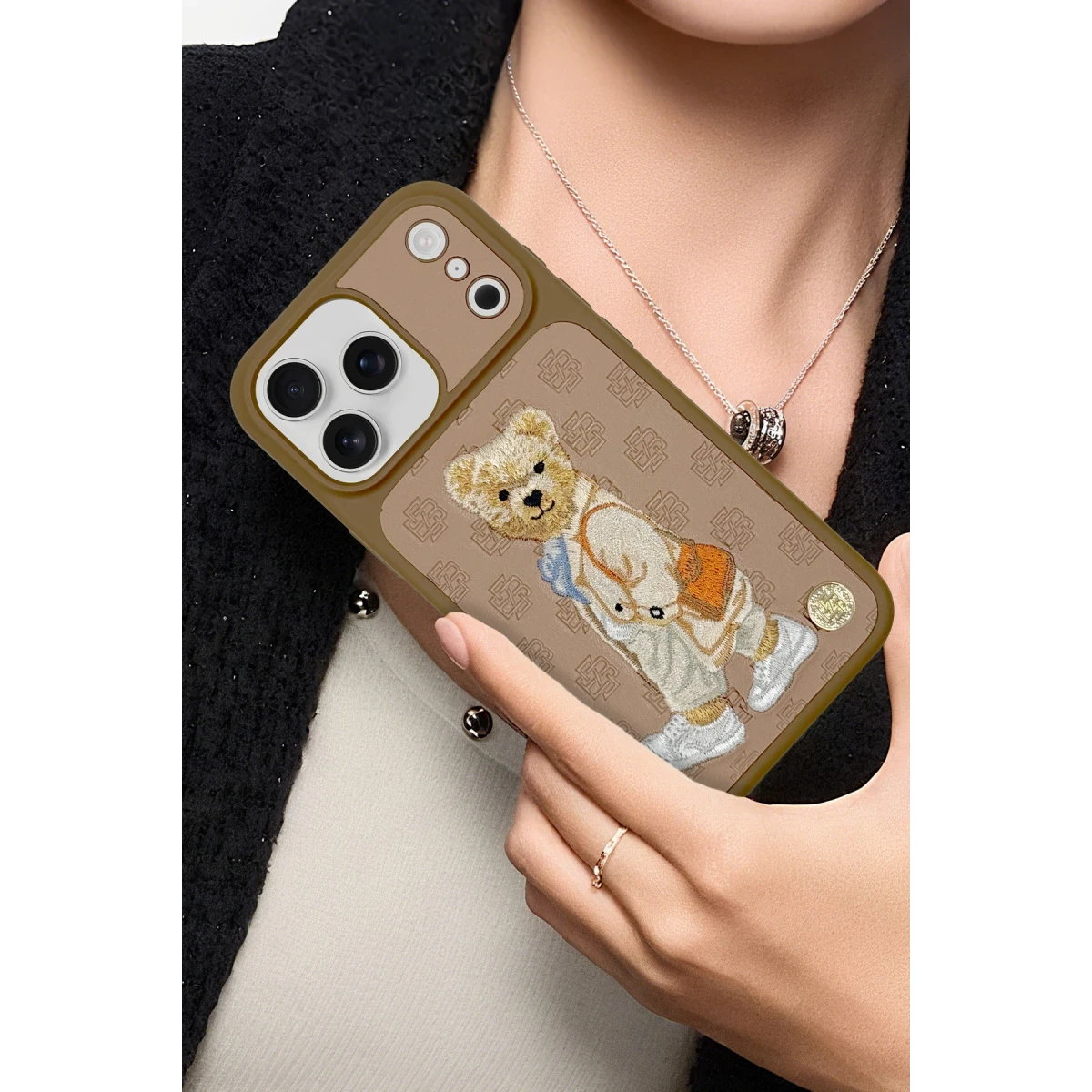 ZuckBear Apple iPhone 17 Pro Max Paris Gentleman Kapak - Suit